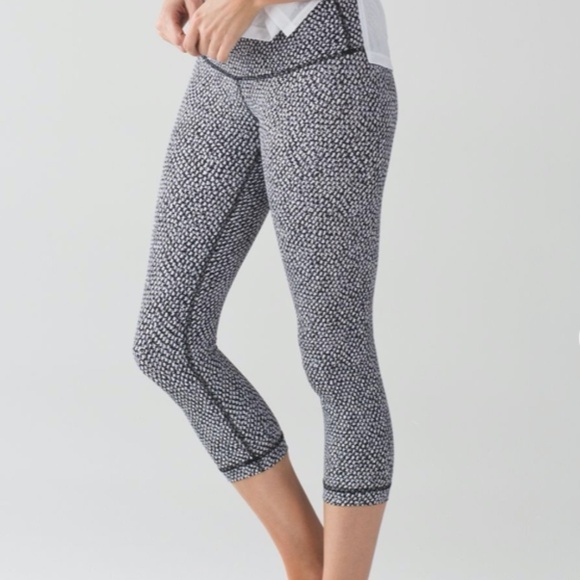 Lululemon Wunder Under Crop III Scatter Star Crops - Picture 2 of 10